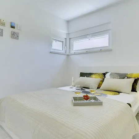 Modern With Enclosed Garden Holiday home Fazana