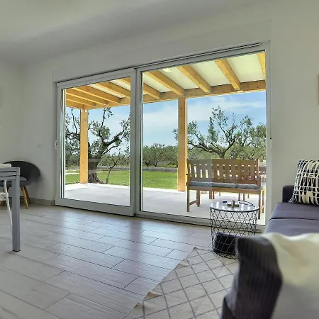 Holiday home Modern With Enclosed Garden Fazana