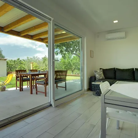Modern With Enclosed Garden Fazana