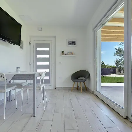 Holiday home Modern With Enclosed Garden Fazana