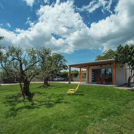 Modern With Enclosed Garden Holiday home