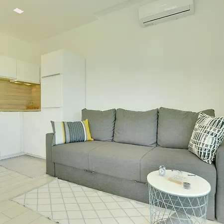 Modern With Enclosed Garden Holiday home Fazana