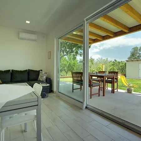 Modern With Enclosed Garden Fazana